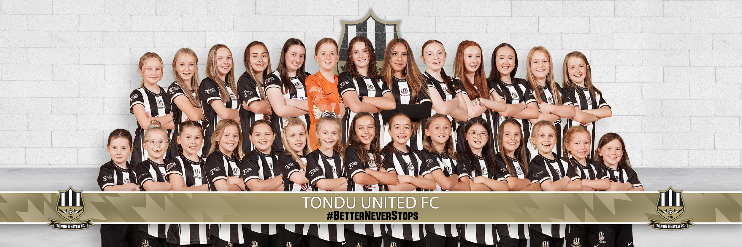 Tondu United FC group photo of the Girls team